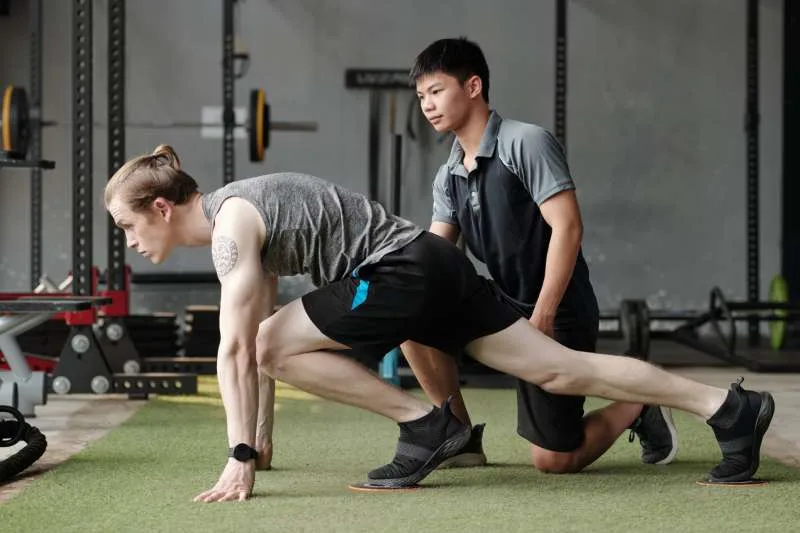 ท่า Mountain climber สร้างซิกแพคผู้ชาย
