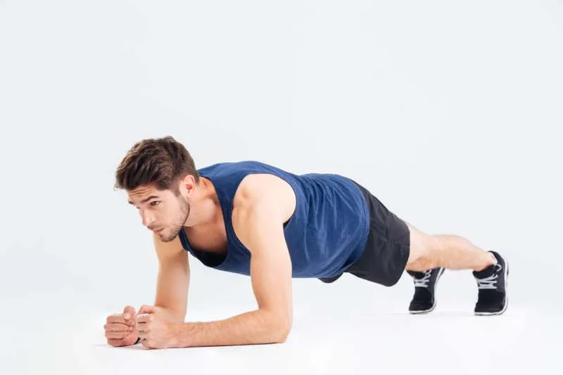 ท่า Plank สร้างซิกแพคผู้ชาย